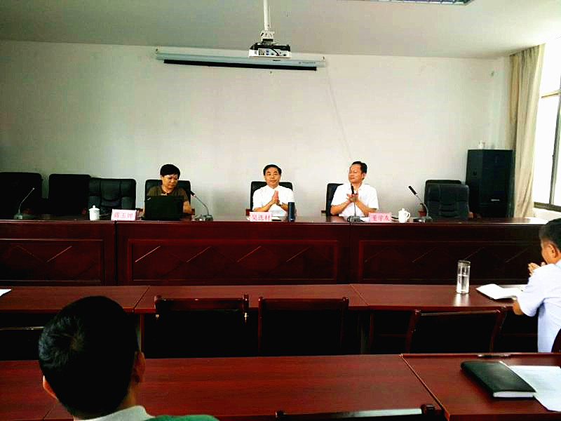 指导事情传“真经”，讲学连系促提升