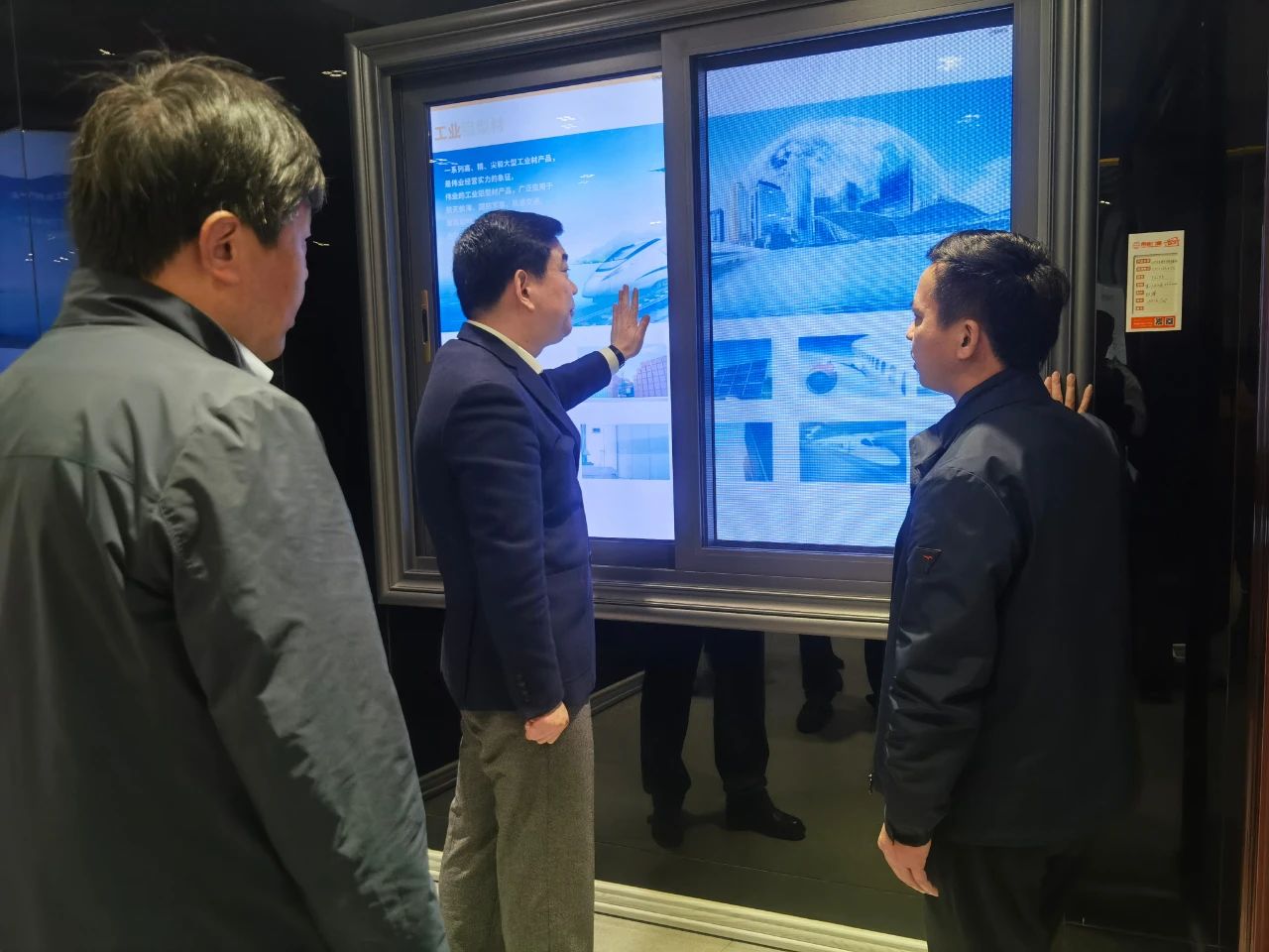 新沂市委书记陈堂清走进江苏问鼎国际PG官方网站铝材，开展冶金材料产业调研
