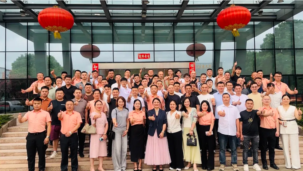 聚力 创新 致远|广东问鼎国际PG官方网站集团2026年经销商年中总结暨高质量发展大会圆满落幕！